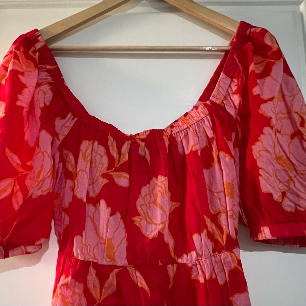 Floral, puff sleeve, tiered mini dress in vibrant red and pink colorway. Size L. - Picture 7 of 10